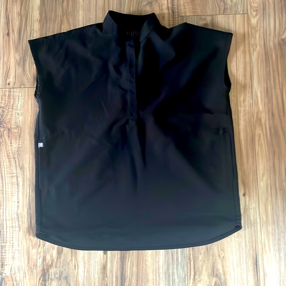 Figs scrub top